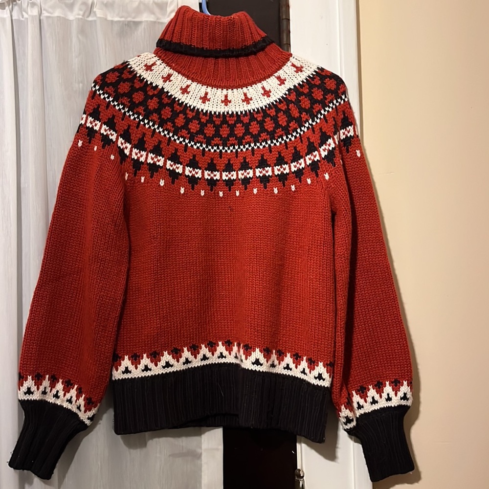 WINTER HOLIDAYS CLEAR OUT SALE!  St. Johns Bay soft warm women’s sweater Sm